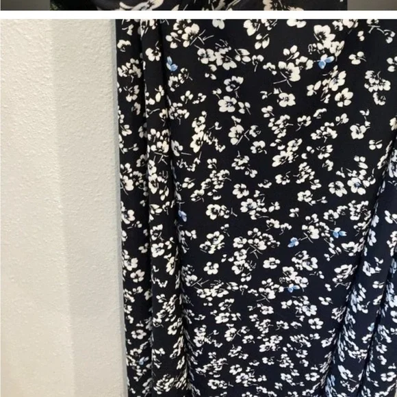 Flattering summertime dress - Picture 4 of 4